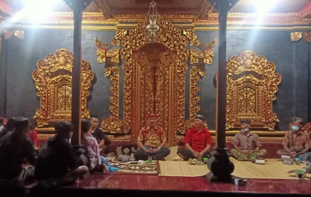 Reses Anggota DPRD Provinsi Bali Dapil Badung I Nyoman Laka Sosialisasi Penerimaan Bantuan,di Rumah Perbekel Petang